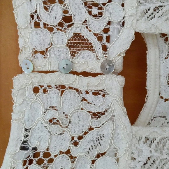 Lucky Brand Floral Lace Crocheted Whimsical Dainty Transparent Top Medium Ivory - Picture 10 of 16